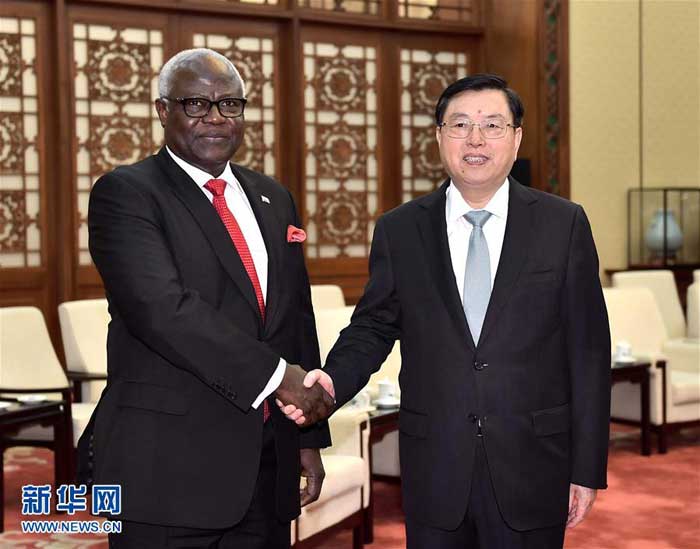12月1日，全国人大常委会委员长张德江在北京人民大会堂会见塞拉利昂总统科罗马。
