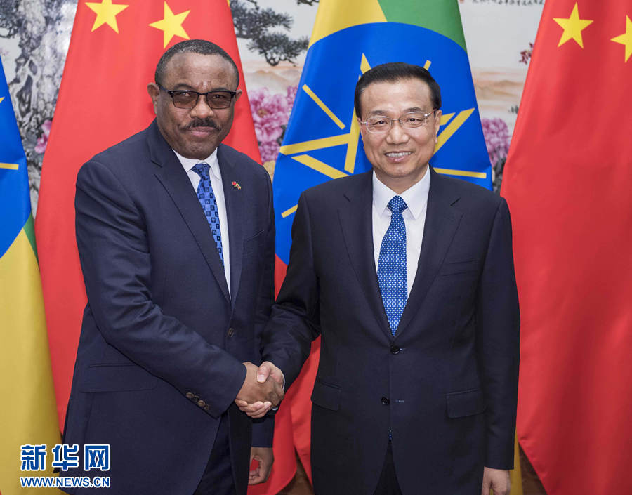 5月12日，国务院总理李克强在北京人民大会堂会见来华出席“一带一路”国际合作高峰论坛的埃塞俄比亚总理海尔马里亚姆。