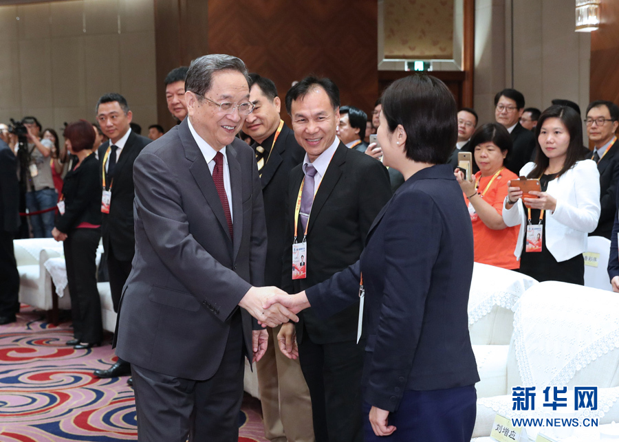 6月17日，中共中央政治局常委、全国政协主席俞正声在厦门会见出席第九届海峡论坛的部分两岸嘉宾和主办单位代表。 