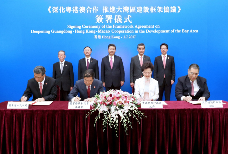 7月1日上午，《深化粤港澳合作　推进大湾区建设框架协议》在香港签署，国家主席习近平出席签署仪式。