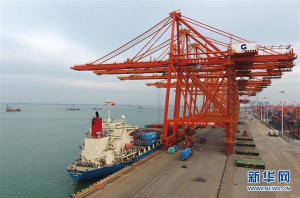这是正在作业的广西钦州港（2018年1月10日无人机拍摄）。来源：新华社