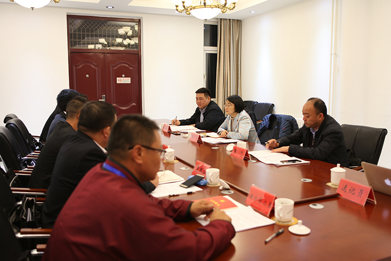 中组部和北京市委组织部有关同志与学员进行讨论交流