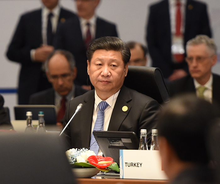 2015年11月15日，二十国集团领导人第十次峰会在土耳其安塔利亚举行。习近平出席并发表题为《创新增长路径 共享发展成果》的重要讲话。这是习近平出席第一阶段会议。