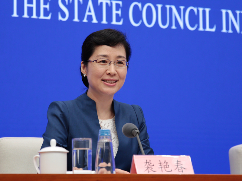 国新办新闻局副局长袭艳春主持发布会