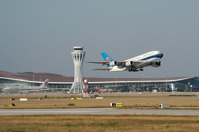 　　9月25日，中国南方航空公司的CZ3001次航班从北京大兴国际机场起飞。当日，北京大兴国际机场正式通航。新华社记者 鞠焕宗 摄