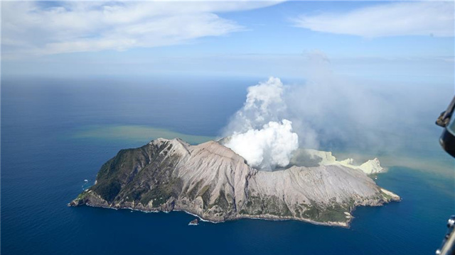 中国驻新西兰大使看望怀特岛火山喷发中