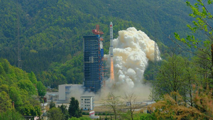 『8点见』【8点见】境外输入确诊病例达427例 零星散发和境外输入病例传播风险依然存在