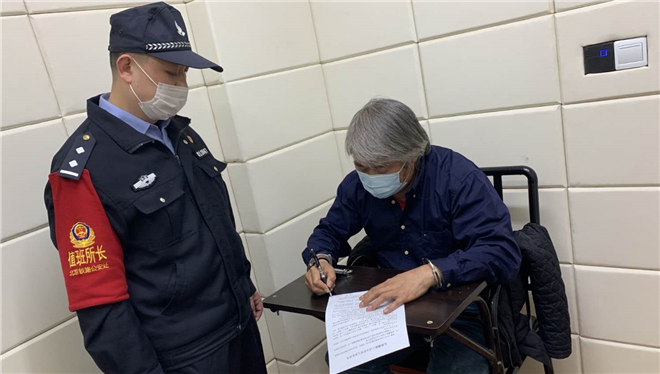 融资@“张导”称能融资1亿收费147万“失踪”被通缉