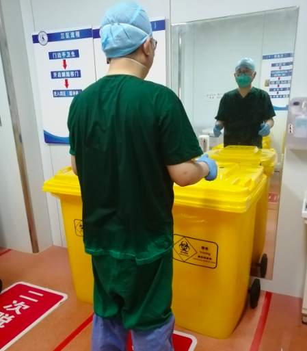 「上海」奋战在上海“战疫堡垒”60个日夜的他：缺席颁奖礼，从未缺席危重症患者救治