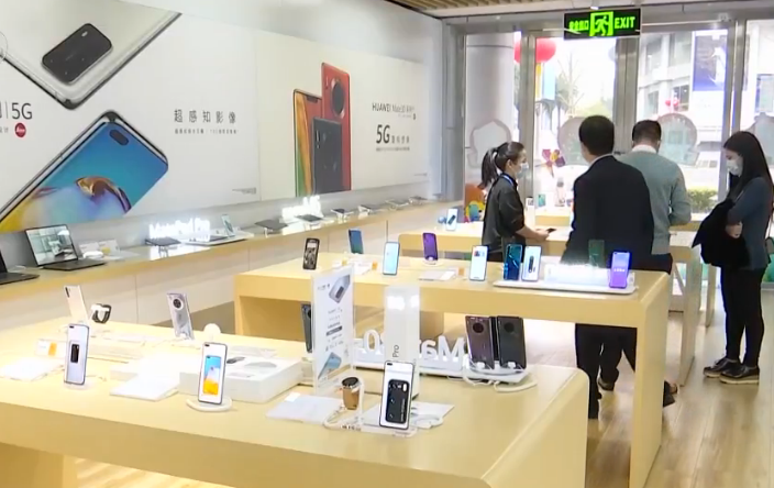 「5G手机」分期免息、以旧换新、高额补贴等活动层出不穷 手机厂商扎堆销售5G手机
