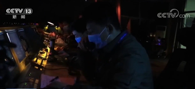 『海军』海军：跨昼夜训练提升航母舰载直升机战备能力