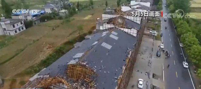 湖北崇阳湖北崇阳:短时强降雨来袭 房屋受损 果园受灾