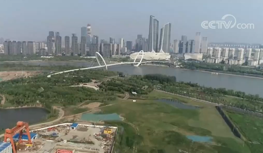 江苏南京国内最大直径水下盾构公路隧道全线贯通 年底建成通车