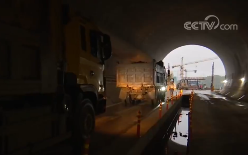 福建提前15天 全长1215米 新福厦高铁香山寺隧道顺利贯通