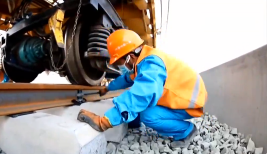 陕西西银高铁陕西段全线铺轨完成 预计今年年底前全线开通运营