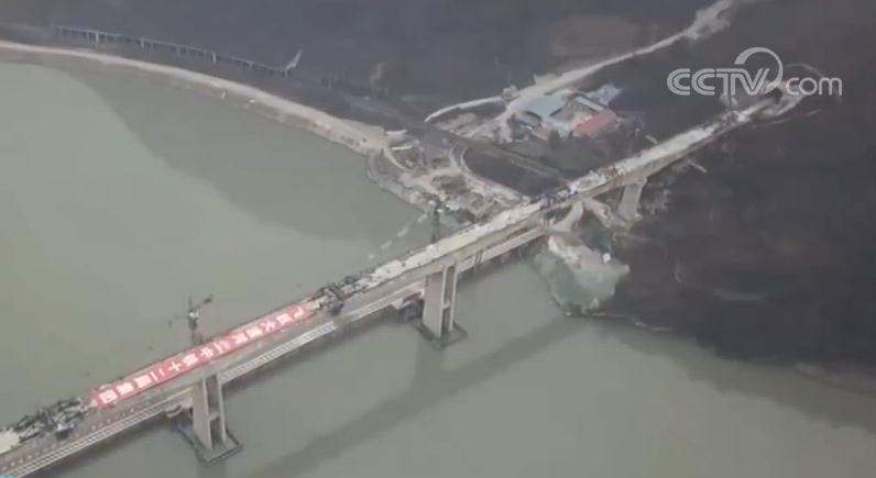 四川四川成昆铁路复线峨米段首座10公里以上特长隧道贯通