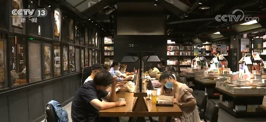 客流回暖 实体书店开始复苏