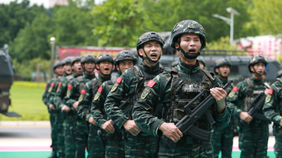 围观|围观！武警韶关支队特战队员“超燃”入队仪式