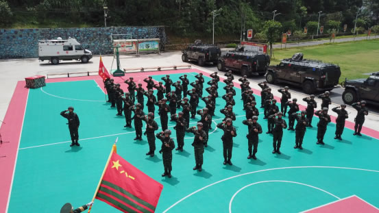 围观|围观！武警韶关支队特战队员“超燃”入队仪式