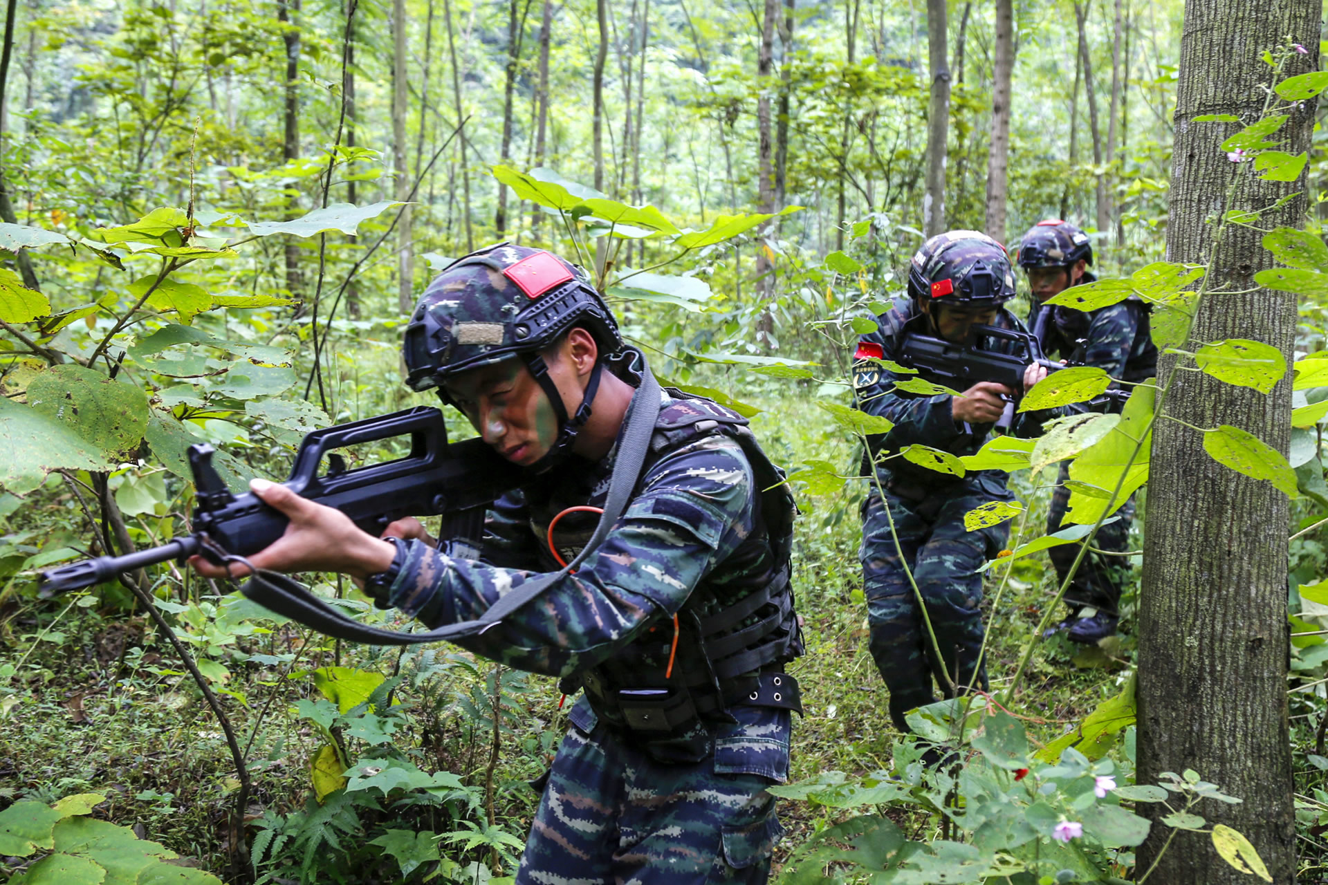 魔鬼周|勇闯“魔鬼周”，加钢淬火砺刀锋——武警河池支队第三季度“魔鬼周”极限训练掠影