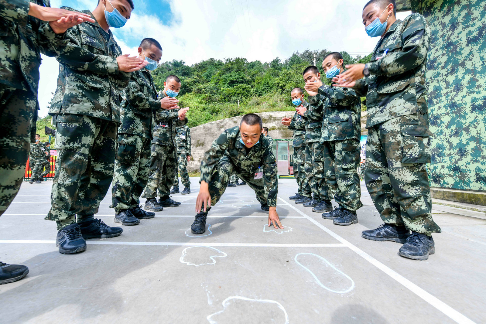 热闹纷呈|热闹纷呈迎佳节，新兵在军营的那些第一次