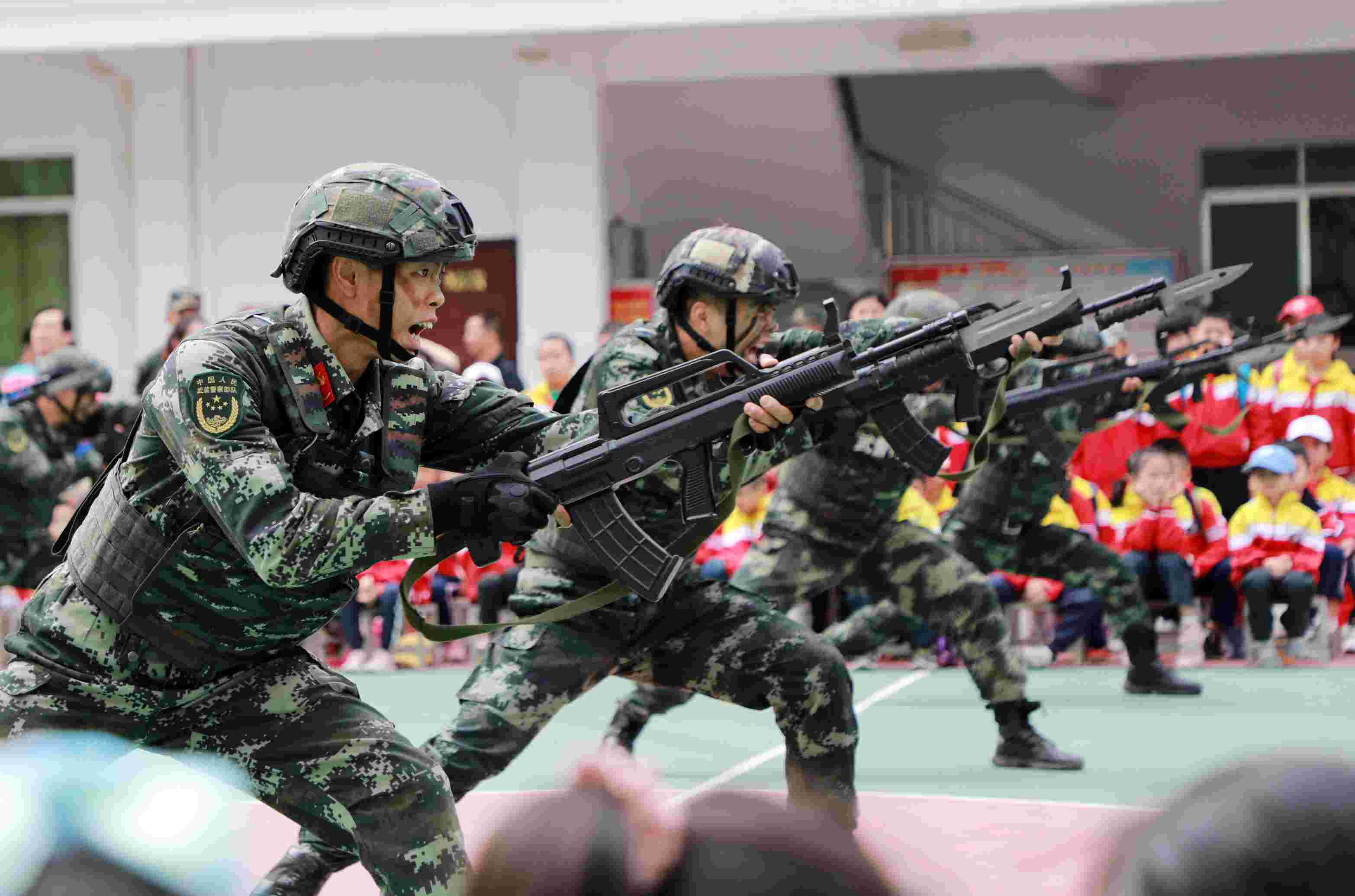 广西梧州|广西梧州：武警军营开放日 实力“圈粉”小军迷