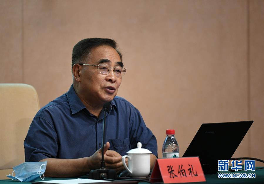 7月30日，张伯礼在天津科技工作者之家作专题报告。新华社发（赵子硕 摄）