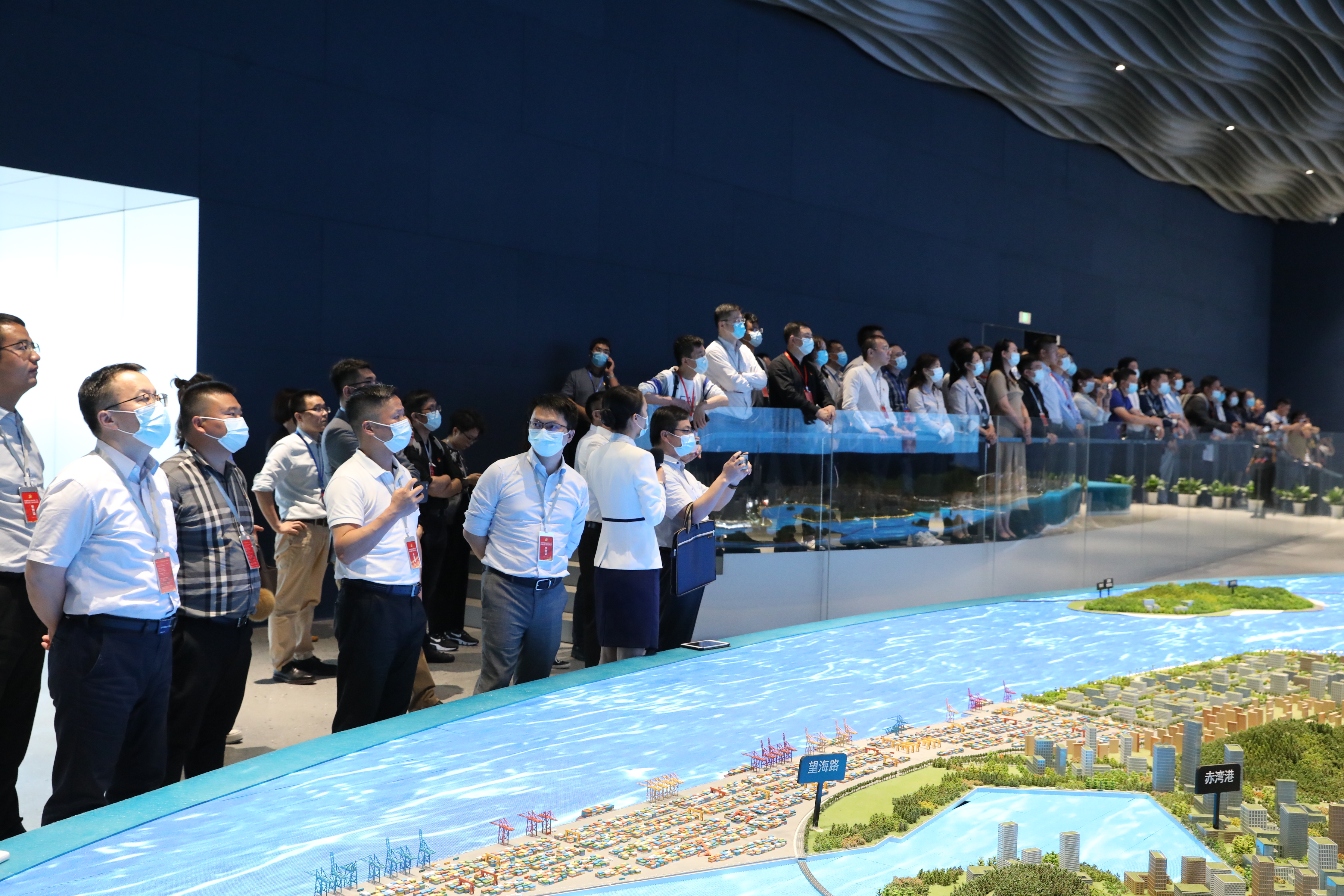 学员参观从先行先试到先行示范——庆祝深圳经济特区建立四十周年展览、前海展厅