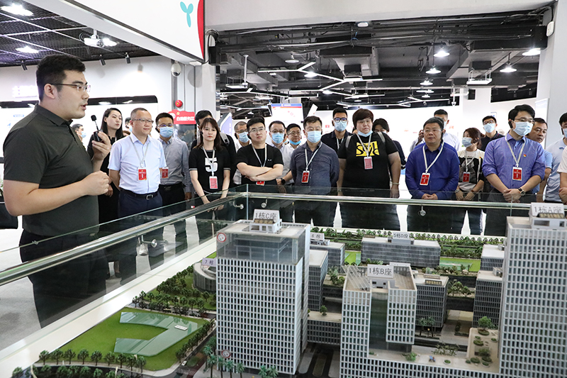 学员参观“深圳湾创业广场”