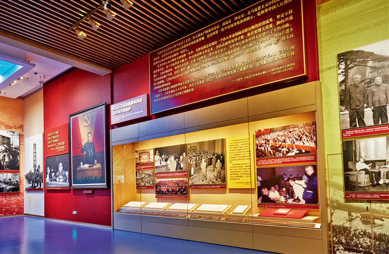  　　1981年6月，黨的十一屆六中全會通過了《關于建國以來黨的若干歷史問題的決議》，科學總結了新中國成立以后社會主義革命和建設的歷史經驗，充分體現了黨中央的遠見卓識和政治上的成熟。圖為中國共產黨歷史展覽館中的相關展陳。 中國共產黨歷史展覽館供圖
