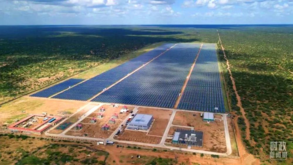  　　△2019年12月，由中企承建的肯尼亞加里薩50兆瓦光伏發電站正式投運。這是“一帶一路”優惠貸款在肯尼亞支持的第一個發電項目。（資料圖）