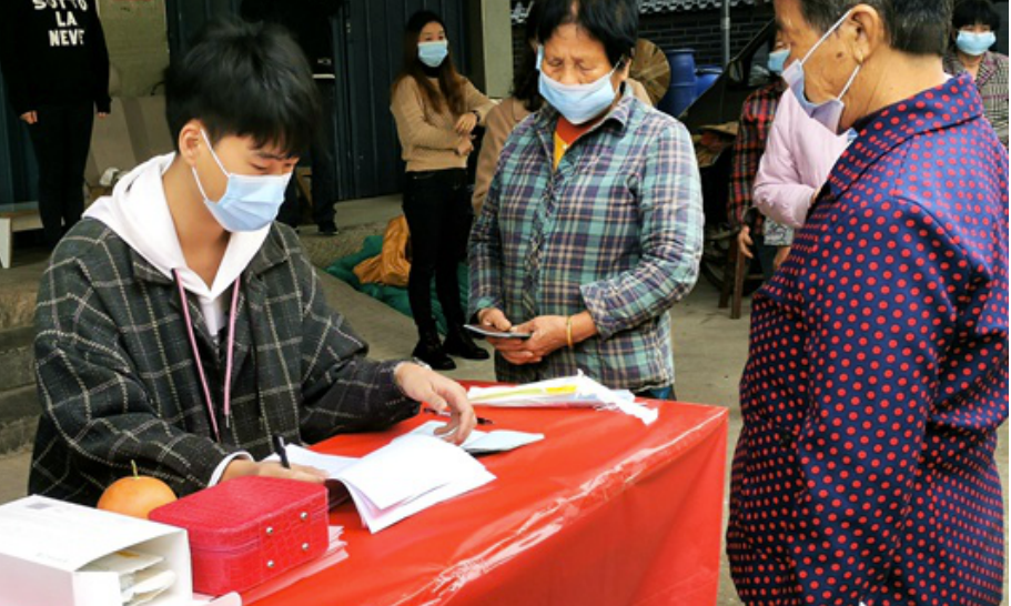 2021年11月8日，福建省福州市閩侯縣半嶺村在進行選民登記。