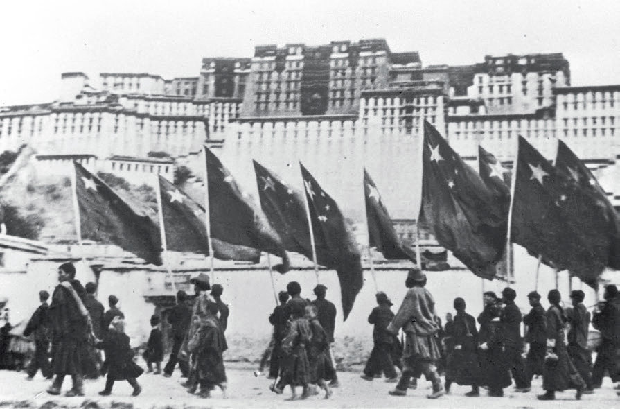 △西藏地方政府隆重舉行人民解放軍入城式