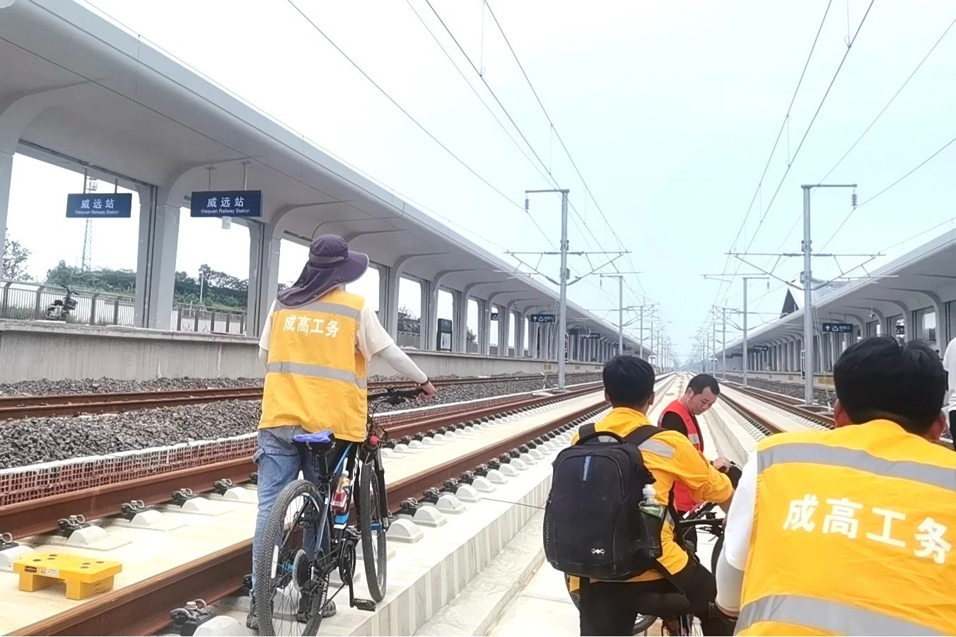 这群人，为什么在高铁线上骑行？ 图4