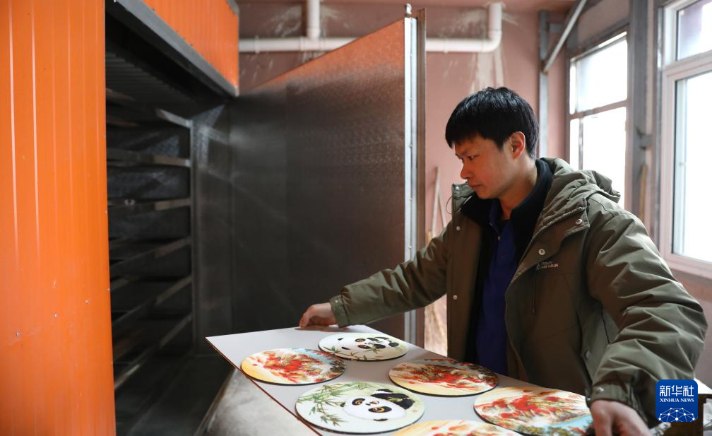 凤凰山下的七彩绝技 图3