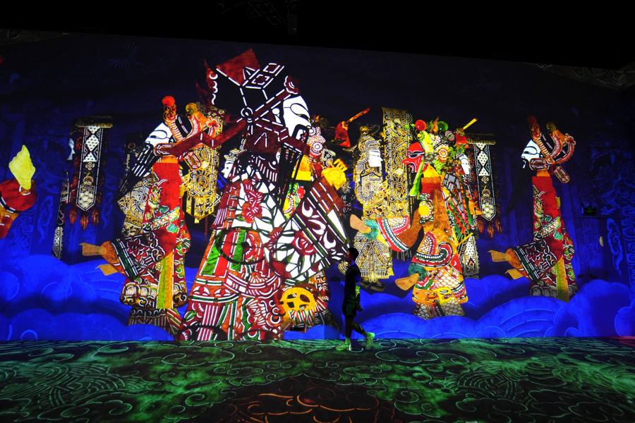 原创沉浸式光影艺术大展《一梦华胥——中国皮影光影艺术展》现场。 受访者供图