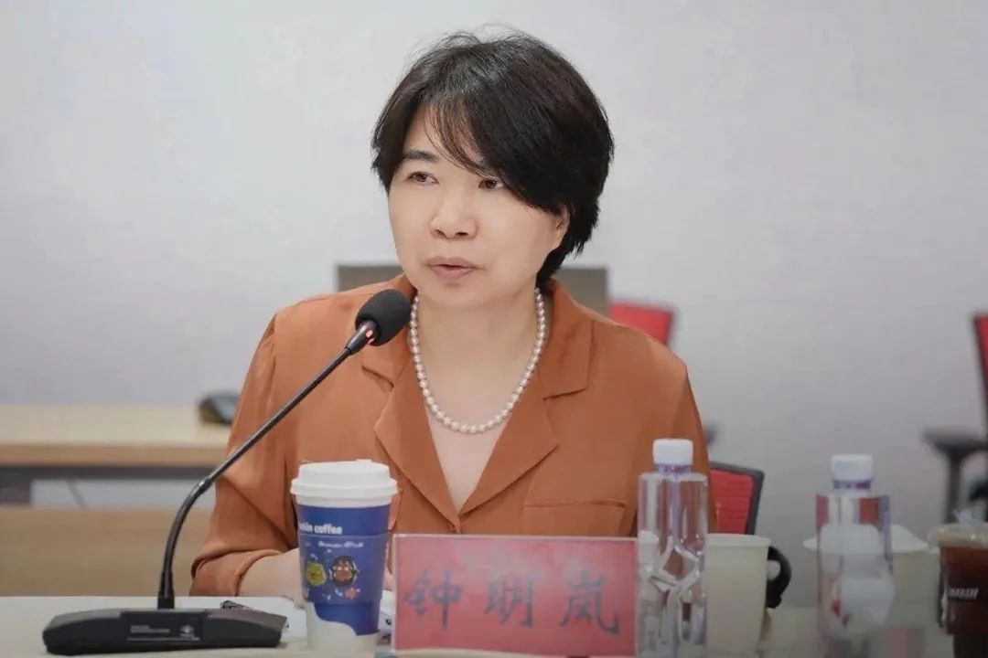 中宣部電影局藝術(shù)處處長(zhǎng)鐘明嵐