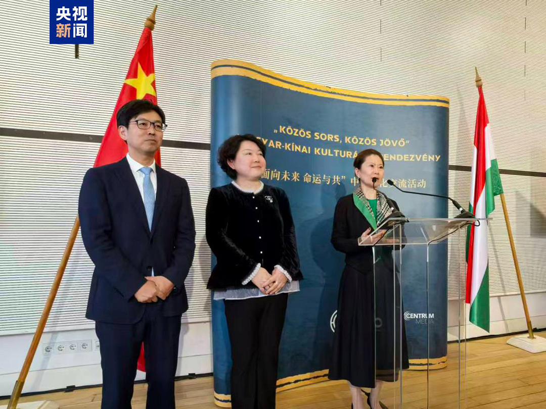 紀錄片《鄔達克》總導演陳慶（右一）分享該片拍攝過程