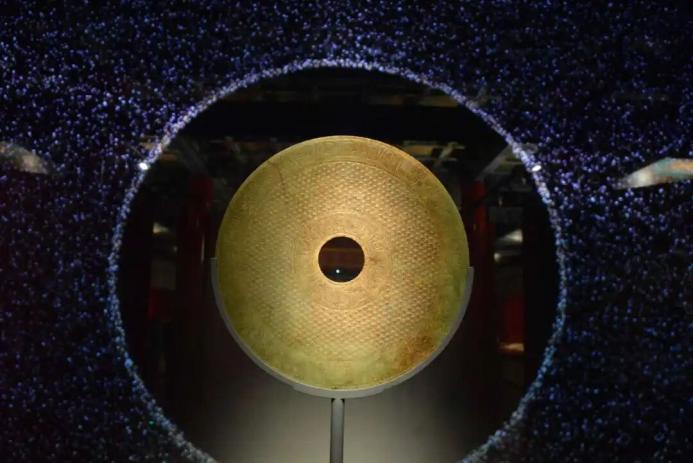 战国晚期至西汉早期 青玉兽面纹壁