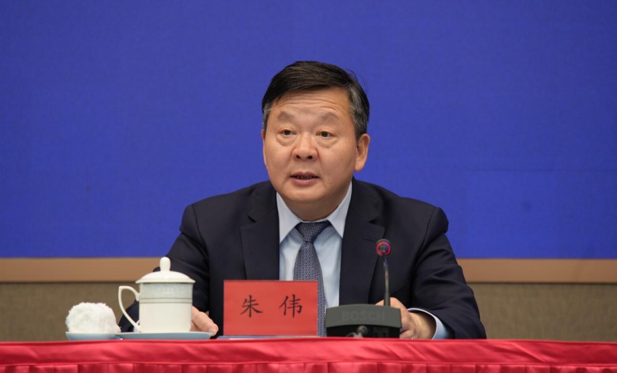 广东省发展和改革委员会副主任、省大湾区办常务副主任朱伟。