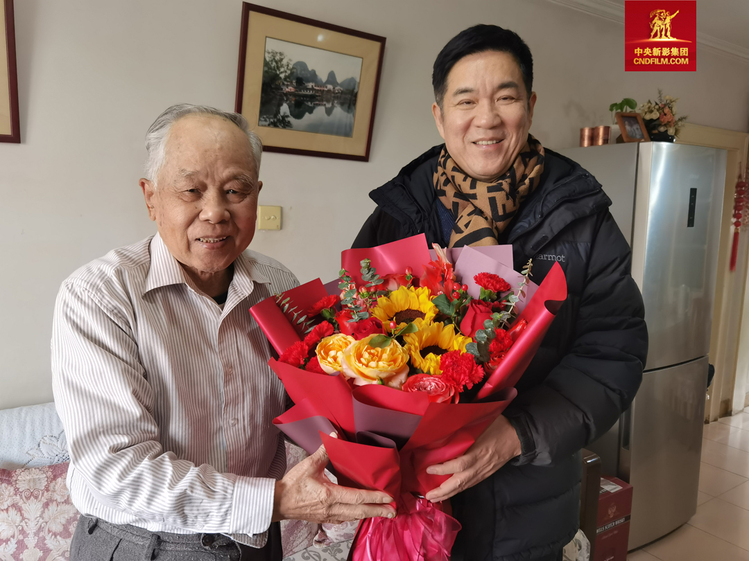 仇東方看望宿友欽同誌（91歲）