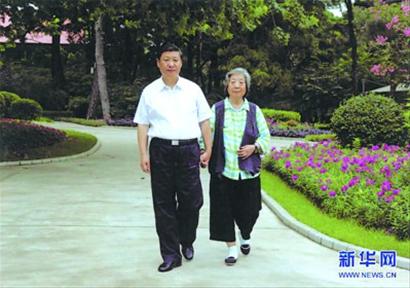 身在百姓间,也有<em>儿女</em>情长_党建_共产党员网