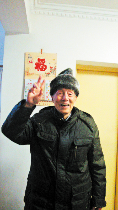 每天坚持锻炼,保持乐观心态的钟湘老人看似只有70多岁.王洁 摄