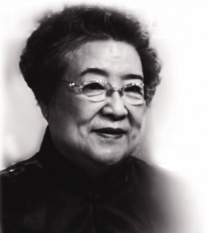 高血压患者持本人身份证,病历和一寸照片,办理《高血压健康管理服务证
