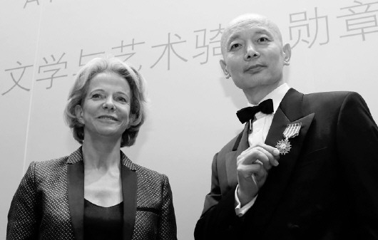 葛优获颁法国文学艺术骑士勋章