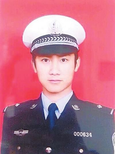 宁夏交警拒绝司机行贿 拉扯间被撞身亡(图)