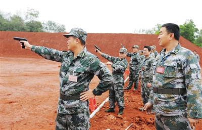 人武部对专武干部 进行军政素质考核