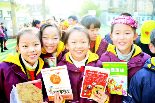 两校学生结对换图书分享读书心得