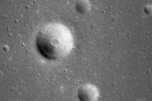 Expert: Image of Bay of Rainbows reveals varied details of moon&acute;s surface
