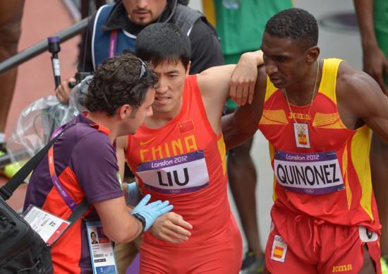 Liu Xiang falls, but hobbles to the end CCTV Ne